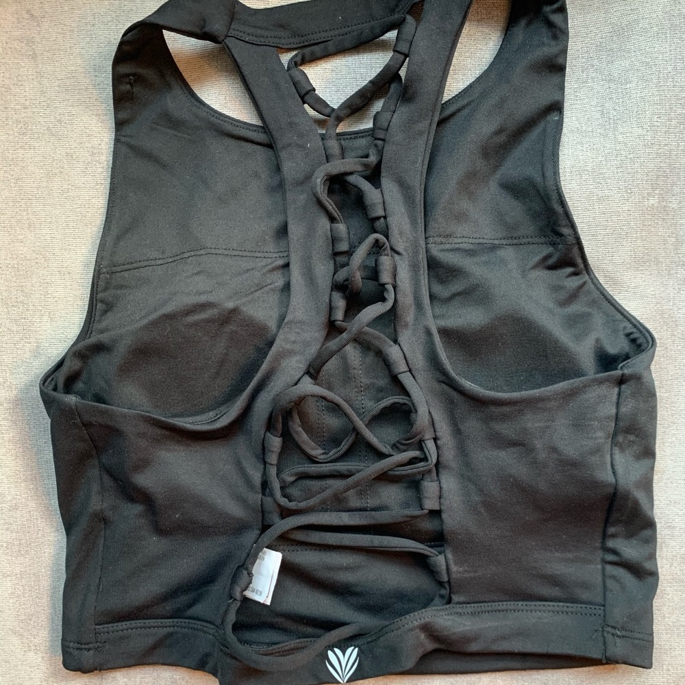 HIGH NECK SPORTS BRA